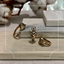 Серьги "Пантера" с изумрудами и эмалью из золота 585 пробы арт. Т15102В237