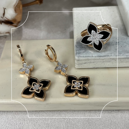 Кольцо с ониксом и фианитами из золота 585 пробы