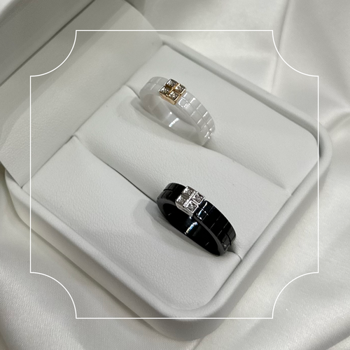 Кольцо с бриллиантами и керамическими вставками из золота 585 пробы 