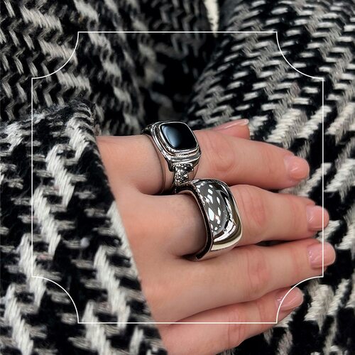 Кольцо с ониксом из серебра 925 пробы