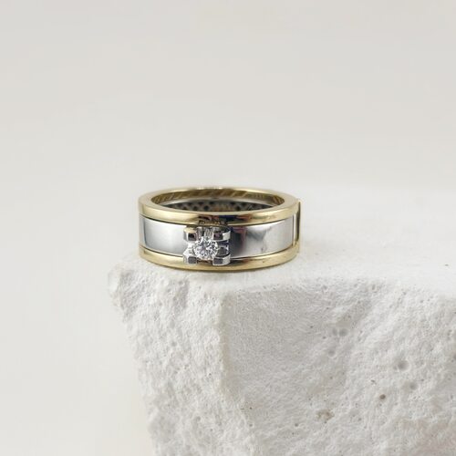 Кольцо с бриллиантом из золота 585 пробы