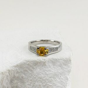 Кольцо с сапфиром и бриллиантами из белого золота 585 пробы