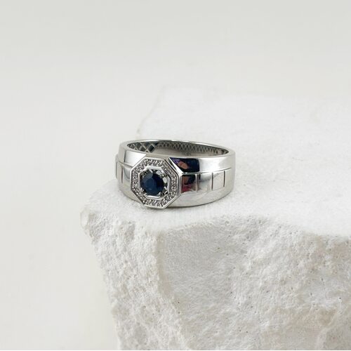 Кольцо с сапфиром и бриллиантами из белого золота 585 пробы