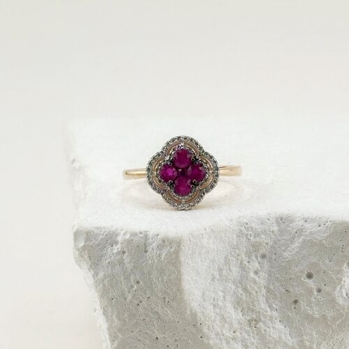 Кольцо "Клевер" с рубинами и бриллиантами из золота 585 пробы