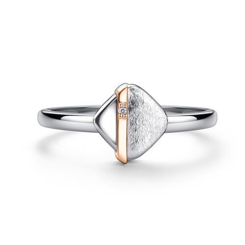 Кольцо с бриллиантом и золотой вставкой из серебра 925 пробы