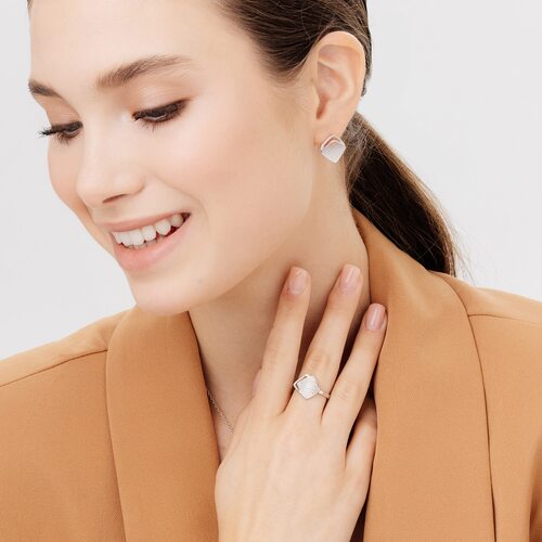 Кольцо с бриллиантом из серебра 925 пробы