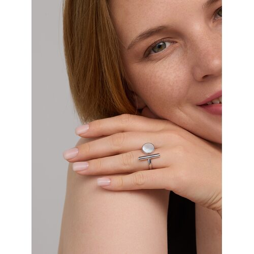 Кольцо с перламутром из серебра 925 пробы