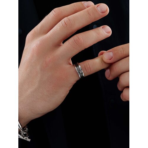 Кольцо с черными бриллиантами из серебра 925 пробы