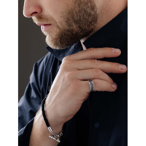 Кольцо с черными бриллиантами из серебра 925 пробы