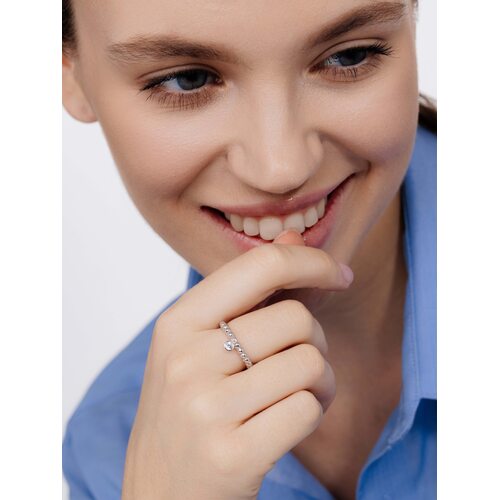 Кольцо с фианитом из серебра 925 пробы