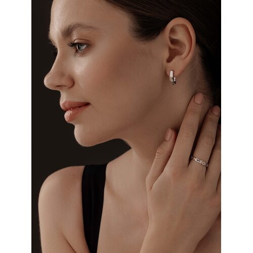 Кольцо с бриллиантом и золотой вставкой из серебра 925 пробы