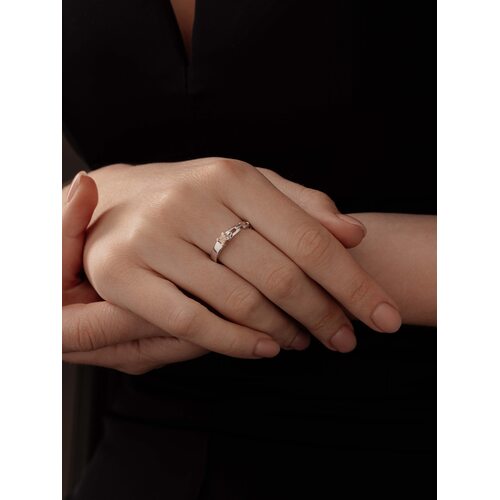 Кольцо с бриллиантом и золотой вставкой из серебра 925 пробы