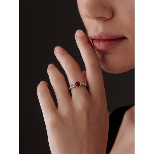 Кольцо "Сердце" с фианитами из серебра 925 пробы