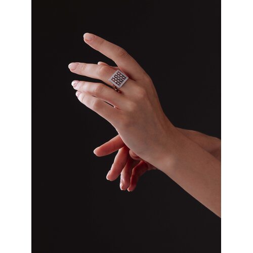 Кольцо с фианитами из серебра 925 пробы