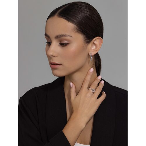 Кольцо с фианитами из серебра 925 пробы