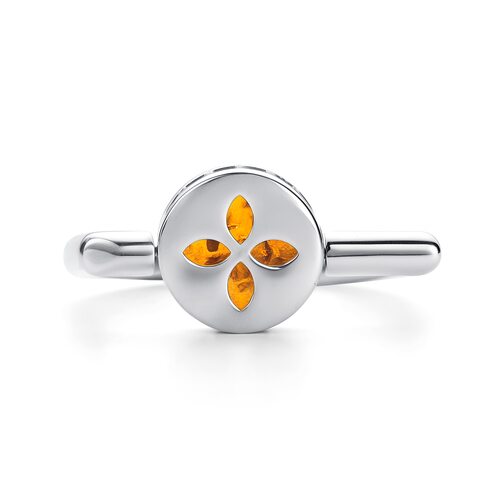 Кольцо с янтарем из серебра 925 пробы