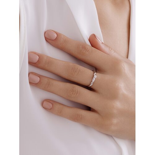 Кольцо с бриллиантом из серебра 925 пробы