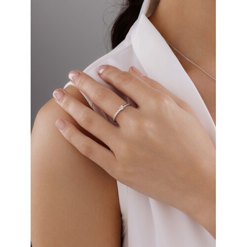 Кольцо с бриллиантом из серебра 925 пробы