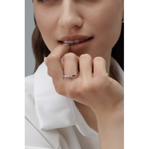 Кольцо с бриллиантами из серебра 925 пробы