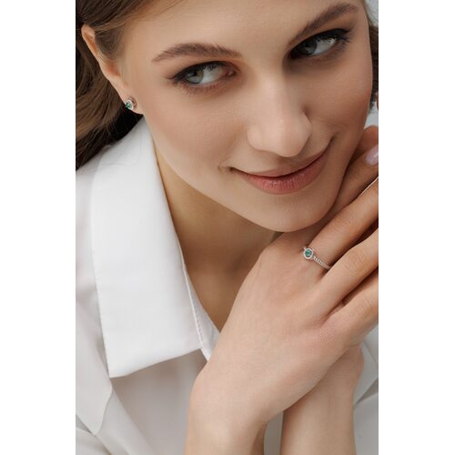 Кольцо с изумрудом из серебра 925 пробы