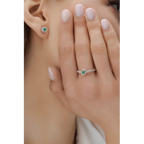 Кольцо с изумрудом из серебра 925 пробы