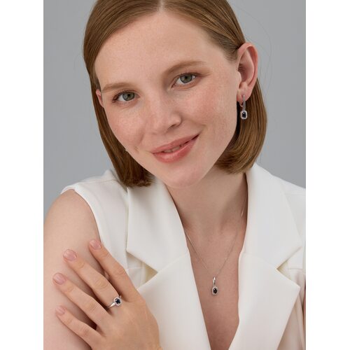 Кольцо с сапфиром и фианитами из серебра 925 пробы