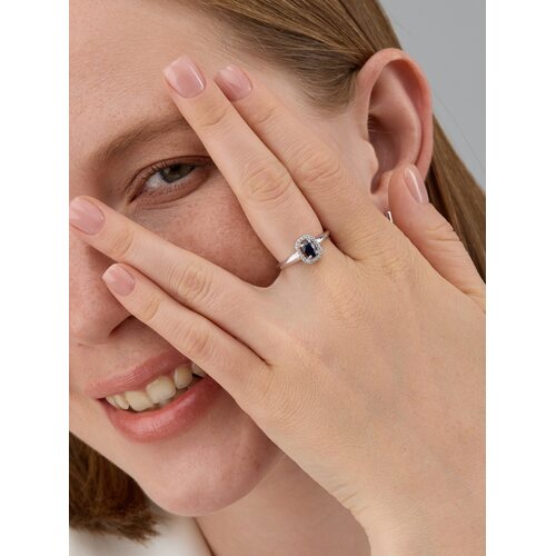 Кольцо с сапфиром и фианитами из серебра 925 пробы