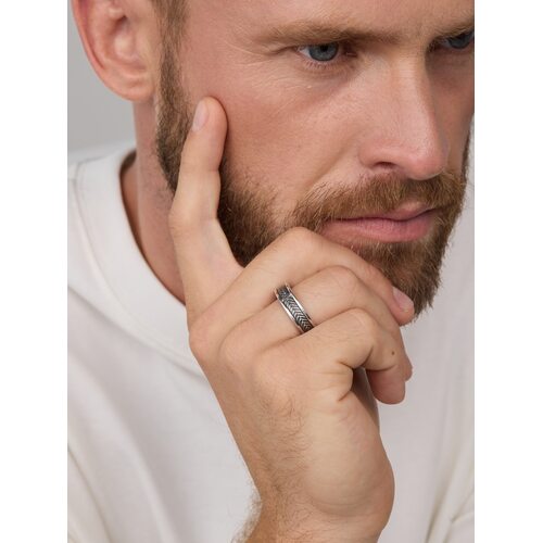 Кольцо с черным бриллиантом из серебра 925 пробы