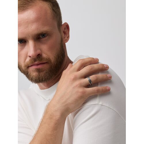 Кольцо с черным бриллиантом из серебра 925 пробы