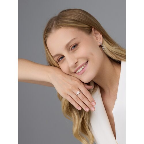 Кольцо с горным хрусталем и бриллиантом из серебра 925 пробы