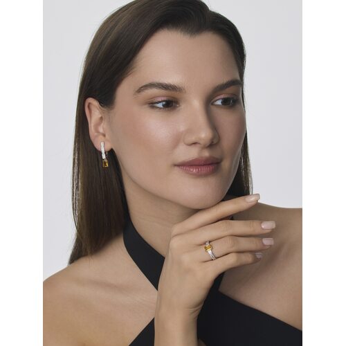 Кольцо с цитрином и фианитами из серебра 925 пробы