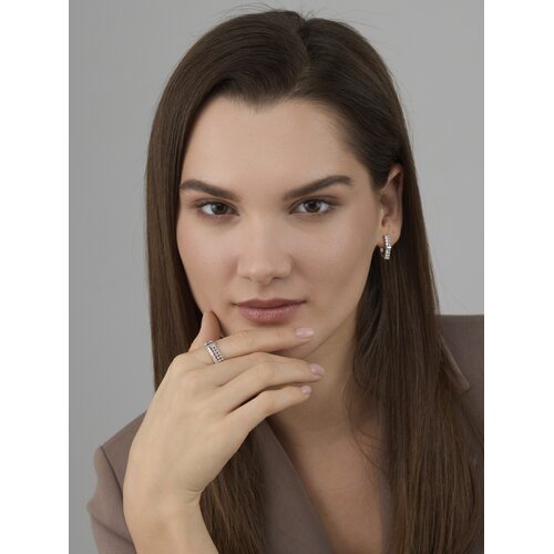 Кольцо с фианитами из серебра 925 пробы