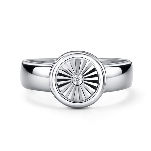 Кольцо с бриллиантом из серебра 925 пробы