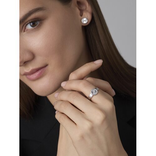 Кольцо с бриллиантом из серебра 925 пробы