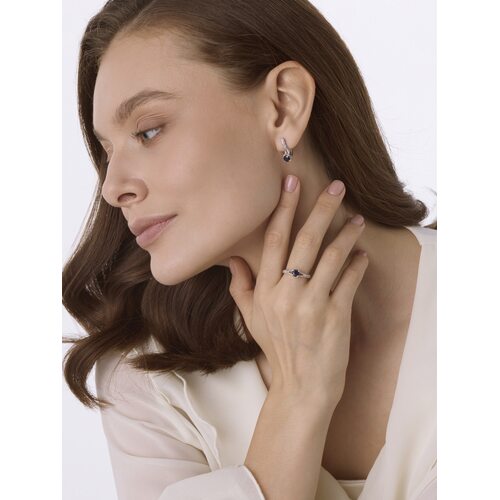 Кольцо с сапфиром и фианитами из серебра 925 пробы