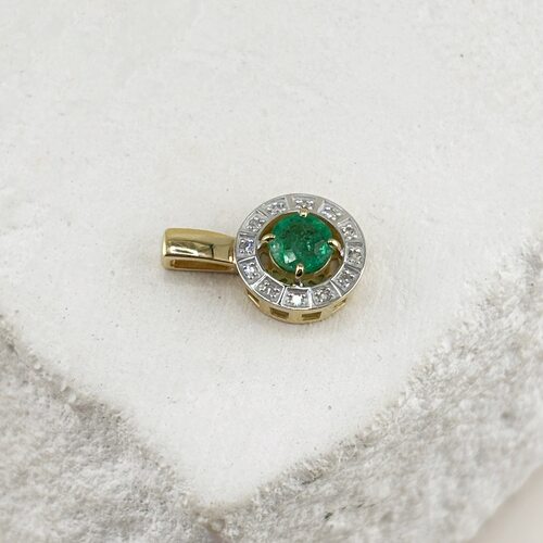 Подвеска с изумрудом и бриллиантами из золота 585 пробы