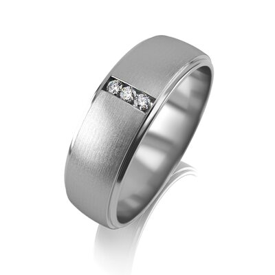 Кольцо обручальное с фианитами из серебра 925 пробы