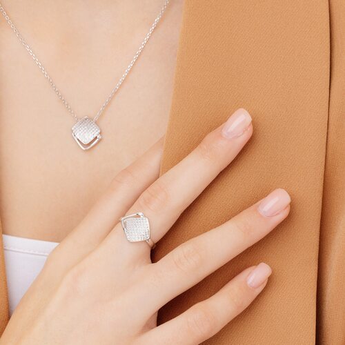 Колье с бриллиантом из серебра 925 пробы