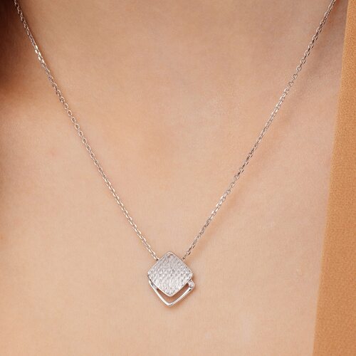 Колье с бриллиантом из серебра 925 пробы