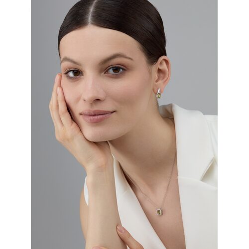 Колье с хризолитом и фианитами из серебра 925 пробы