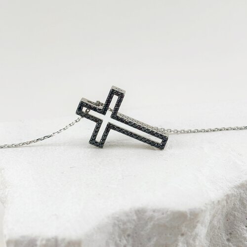 Крест декоративный с черными бриллиантами из белого золота 585 пробы