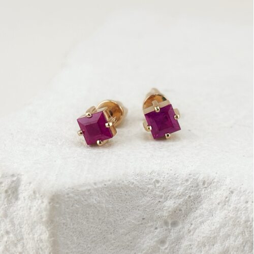 Пусеты с рубинами из золота 585 пробы