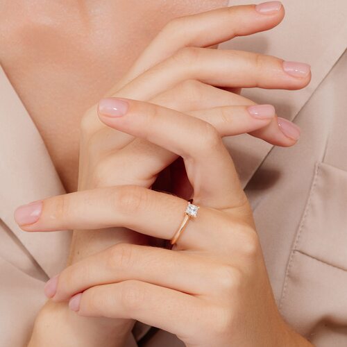 Кольцо с бриллиантом из золота 750 пробы