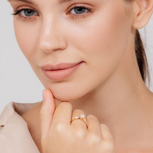 Кольцо с бриллиантом из золота 750 пробы