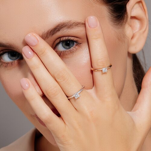 Кольцо с бриллиантом из золота 750 пробы