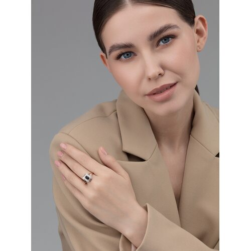 Кольцо с сапфиром и бриллиантами из золота 585 пробы