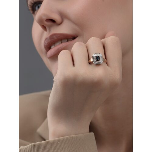 Кольцо с сапфиром и бриллиантами из золота 585 пробы