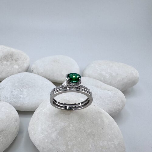 Кольцо с изумрудом и бриллиантами из белого золота 585 пробы
