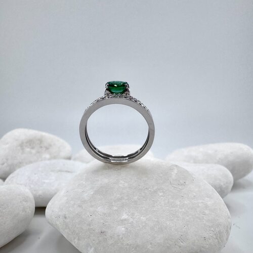 Кольцо с изумрудом и бриллиантами из белого золота 585 пробы