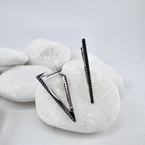 Серьги с черными бриллиантами из белого золота 585 пробы